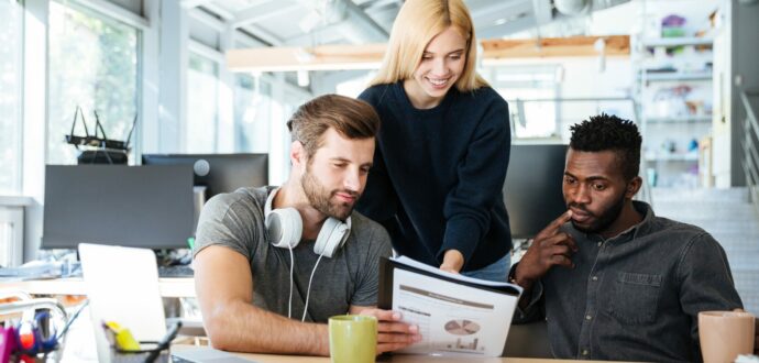 Beispielbild: Junge Mitarbeitende